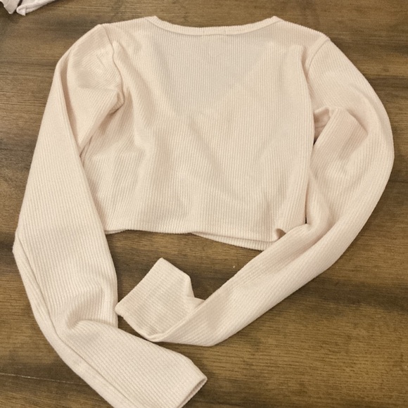 Super cute Garage long sleeve crop - Picture 3 of 3